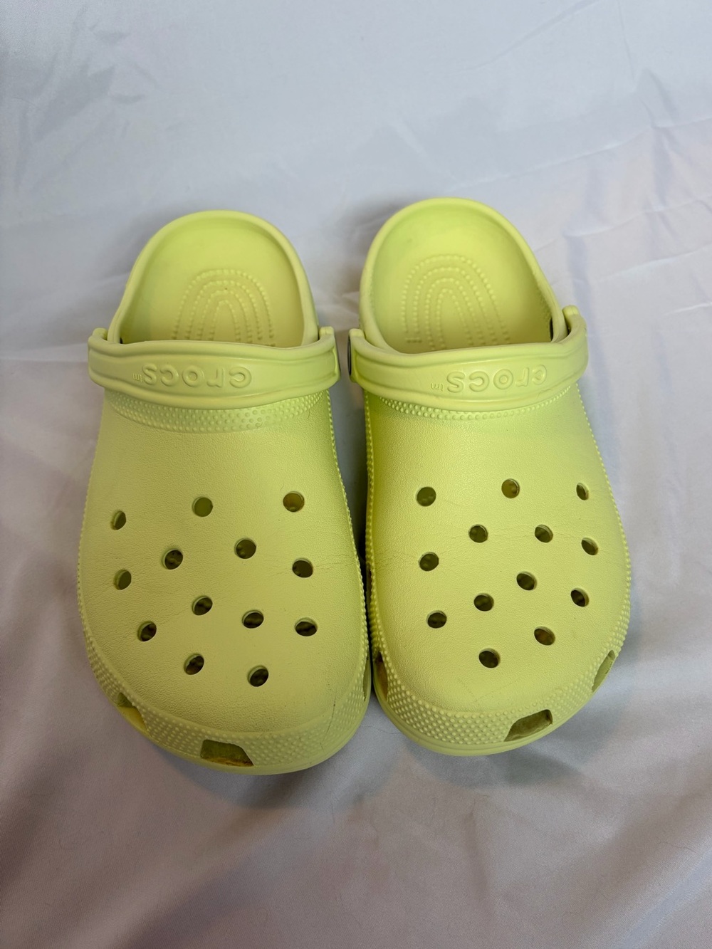 CROCS Classic Clog in Light Lime
